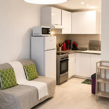 Appartement Le Héliodore , Air Conditioning, Beaches 5 Minutes Away On Foot Antibes